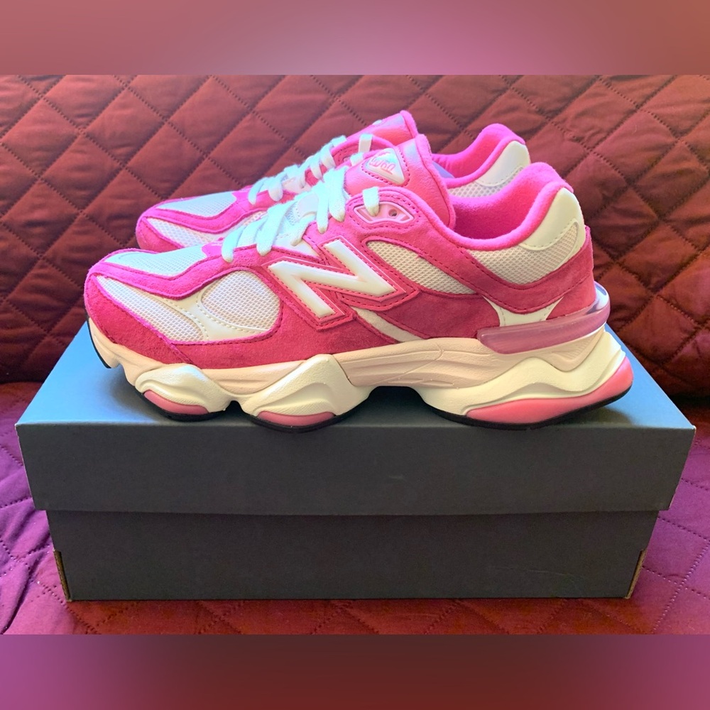 New Balance 9060 Fuchsia Pink U9060FP - Women’s Size 7.5 US - White Shoes NEW
